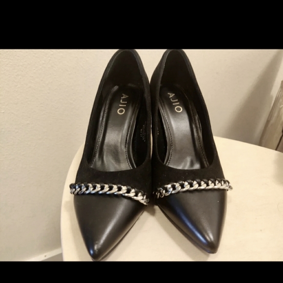 Black heels - Picture 1 of 3